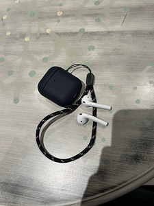 Airpods 2 põlvkonna uus kast on + juhtum (3 foto / 3)