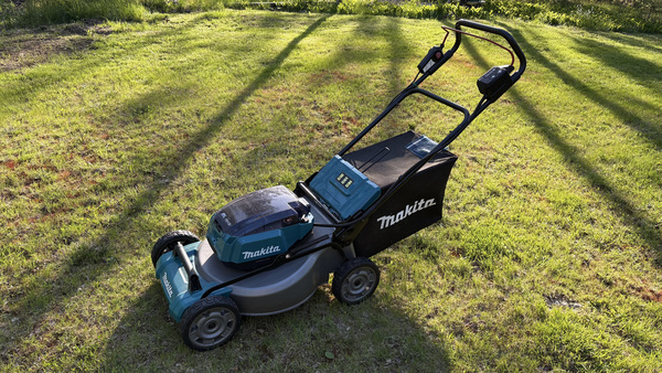 Аккумуляторная газонокосилка Makita DLM530 LXT, новый нож