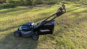Аккумуляторная газонокосилка Makita DLM530 LXT, новый нож (2 фото из 2)