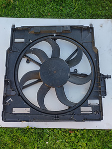 BMW X5 E70 F15 kliimaventilaator (1 foto / 3)