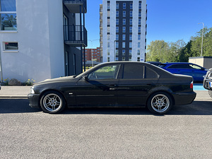 BMW 525i (1 фото из 13)