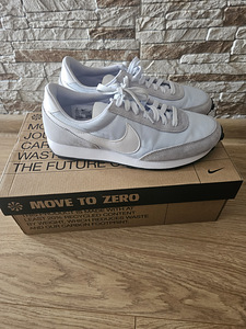 Nike кроссовки (1 фото из 6)