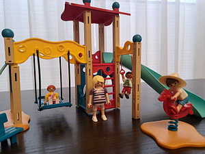 Konstruktor Playmobil mänguväljak tegelastega (1 foto / 4)