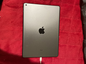iPad 8th gen 32gb торг (1 фото из 3)