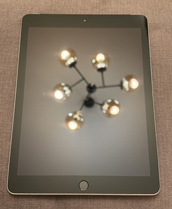 iPad 6 поколение 32 Гб (1 фото из 4)