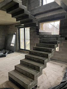 Бетонная лестница (3 фото из 10)