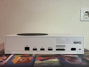 Xbox серии S (5 фото из 5)