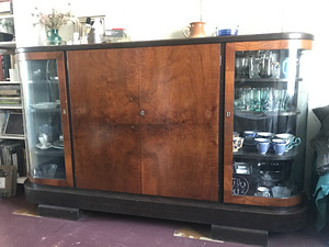 Stiilne funksionalistlik vitriinkapp-kummut (1 foto / 8)