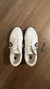Кроссовки Vulcanized low-top Off-White (2 фото из 3)