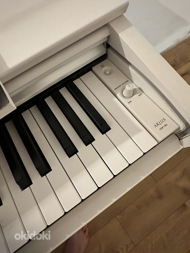 YAMAHA ARIUS YDP-143 WHITE Дигитальное Пианино (фото #4)