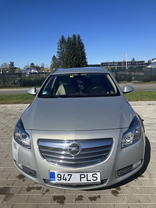 Opel Insignia Sports Tourer (2 foto / 12)