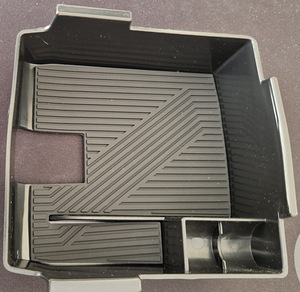 Toyota Corolla Cross organiser (2 foto / 2)