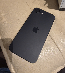 iPhone 16e 128GB (3 фото из 3)