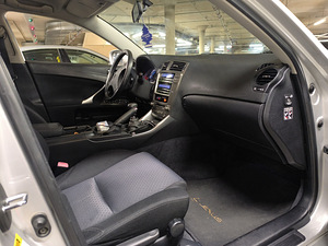 Lexus IS 220D (5 фото из 10)