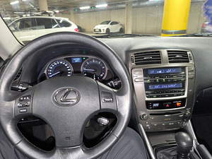 Lexus IS 220D (10 фото из 10)
