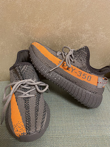 Yeezy 350 (1 фото из 1)