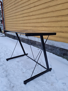 Kirjutuslaud metall- klaas (1 foto / 6)