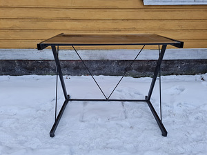 Kirjutuslaud metall- klaas (3 foto / 6)
