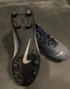 Бутсы Nike (2 фото из 2)