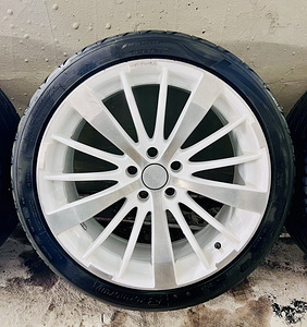 Audi колеса+шины Tomason 255/35R19 (3 фото из 8)