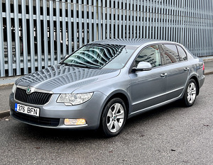 Skoda Superb Comfort Line 1.4 92kW (2 foto / 11)
