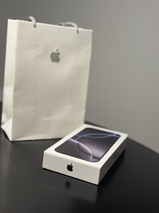 iPhone 16 Pro Max Black Titanium 256gb (2 foto / 2)