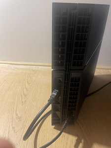 Play Station 4 1TB (2 фото из 3)