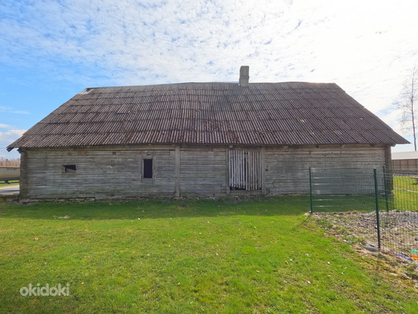 Старый фермерский дом, построенный из еловых балок. (фото #3)