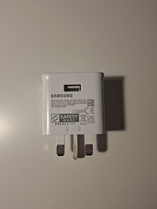 Samsung adapter (UK pistik) (1 foto / 2)
