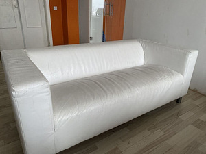 IKEA KLIPPAN valge kunstnahast diivan (6 foto / 10)