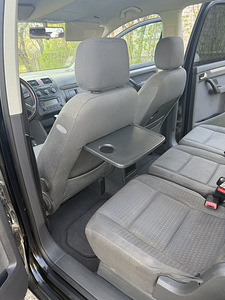 М: Volkswagen Touran (7 фото из 15)