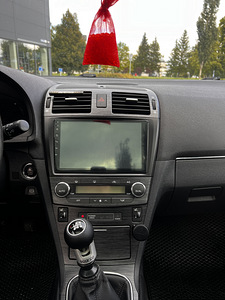 Toyota Avensis (7 foto / 12)