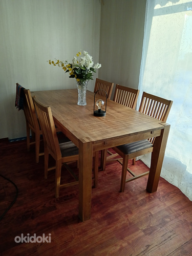 Täispuidust laud ja 5 tooli (foto #3)