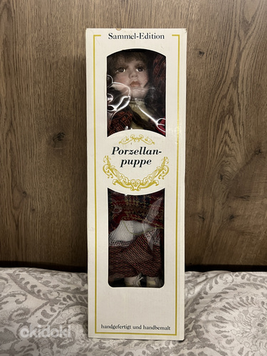 Коллекционная фарфоровая кукла (фото #1)