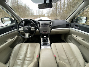 Subaru Legacy 2011 - 2.0 дизель (9 фото из 12)