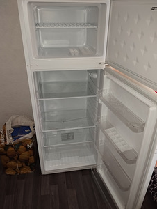 Продам хороший холодильник (1 фото из 3)