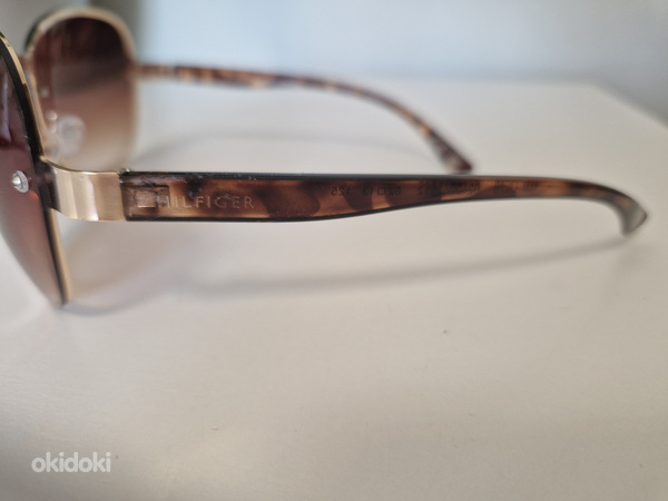 Новые солнцезащитные очки Tommy Hilfiger (фото #4)
