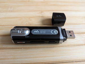 MP3 ПЛЕЕР SONY WALKMAN NWD-B103F (2 фото из 2)