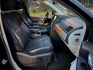 CHRYSLER GRAND VOYAGER 2.8CRD ATM LIMITED JARELMAKSUVÕIMALUS (11 foto / 15)