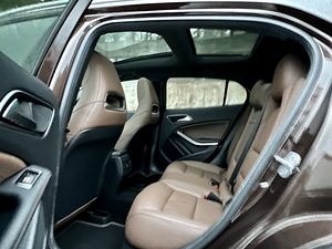 MERCEDES BENZ GLA 220CDI 4MATIC INDIVIDUAL (10 foto / 15)