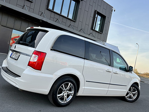 LANCIA GRAND VOYAGER PLATINUM FACELIFT MY2013 JARELMAKS (6 foto / 15)
