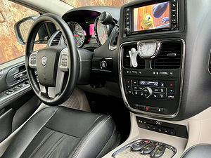 Lancia Voyager GRAND PLATINUM FACELIFT MY 2015 (8 foto / 15)