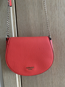 Guess (1 фото из 3)