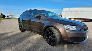 ŠKODA OCTAVIA универсал 2,0 145 KW (7 фото из 11)