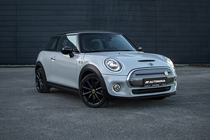 MINI Cooper SE Facelift Sport (2 foto / 14)