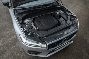 Volvo XC60 R-DESIGN 2.0 R-Design; SAFE PRO (15 foto / 15)