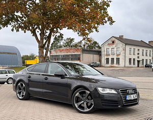 Audi A7 Sportback BOSE 3.0 180kW (2 foto / 15)