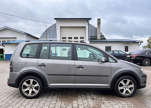 Volkswagen Touran CROSS 1.9 77kW (2 foto / 15)