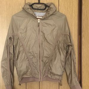 Bershka õhuke lühike jope (vöökohani)