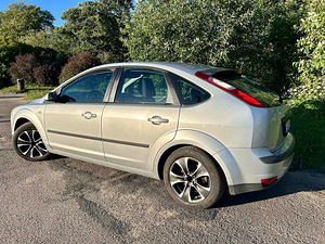 Ford Focus 2.0 (3 фото из 8)